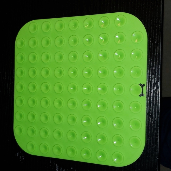 CAT & DOG LICKING MAT - Picture 2 of 4